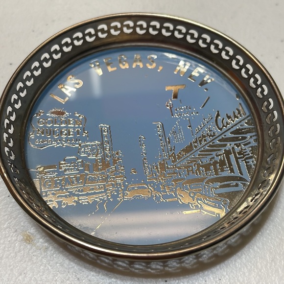 Four vintage metal coasters - Picture 5 of 8